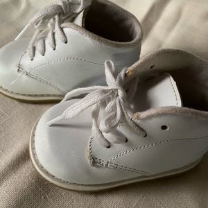 Vintage white lace up toddler shoes,  pre-owned, size 4W